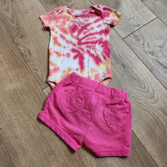 6m Tie-Dye Onesie and Pink Shorts Set - Picture 1 of 2